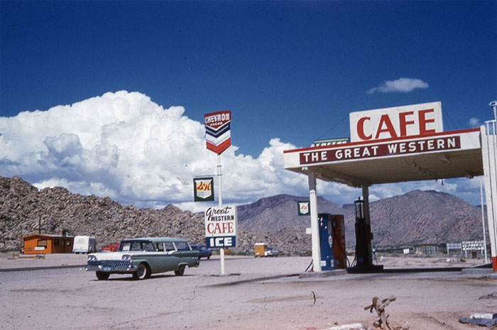 Imagen tomada por Carlos en una gasolinera durante su largo viaje en el que atravesó América, desde Nueva York hasta Pacific Grove, California.